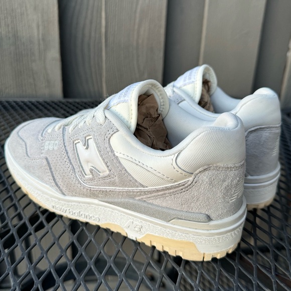 New Balance 550 basketball lifestyle grey suede shoes in Youth 5 or women’s 6.5 - Picture 4 of 9